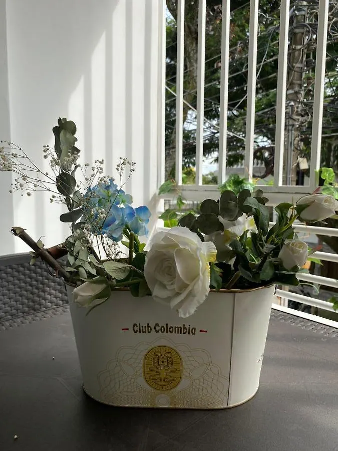 Tr - Casa Blanca San Antonio Apartment Cali Homestay