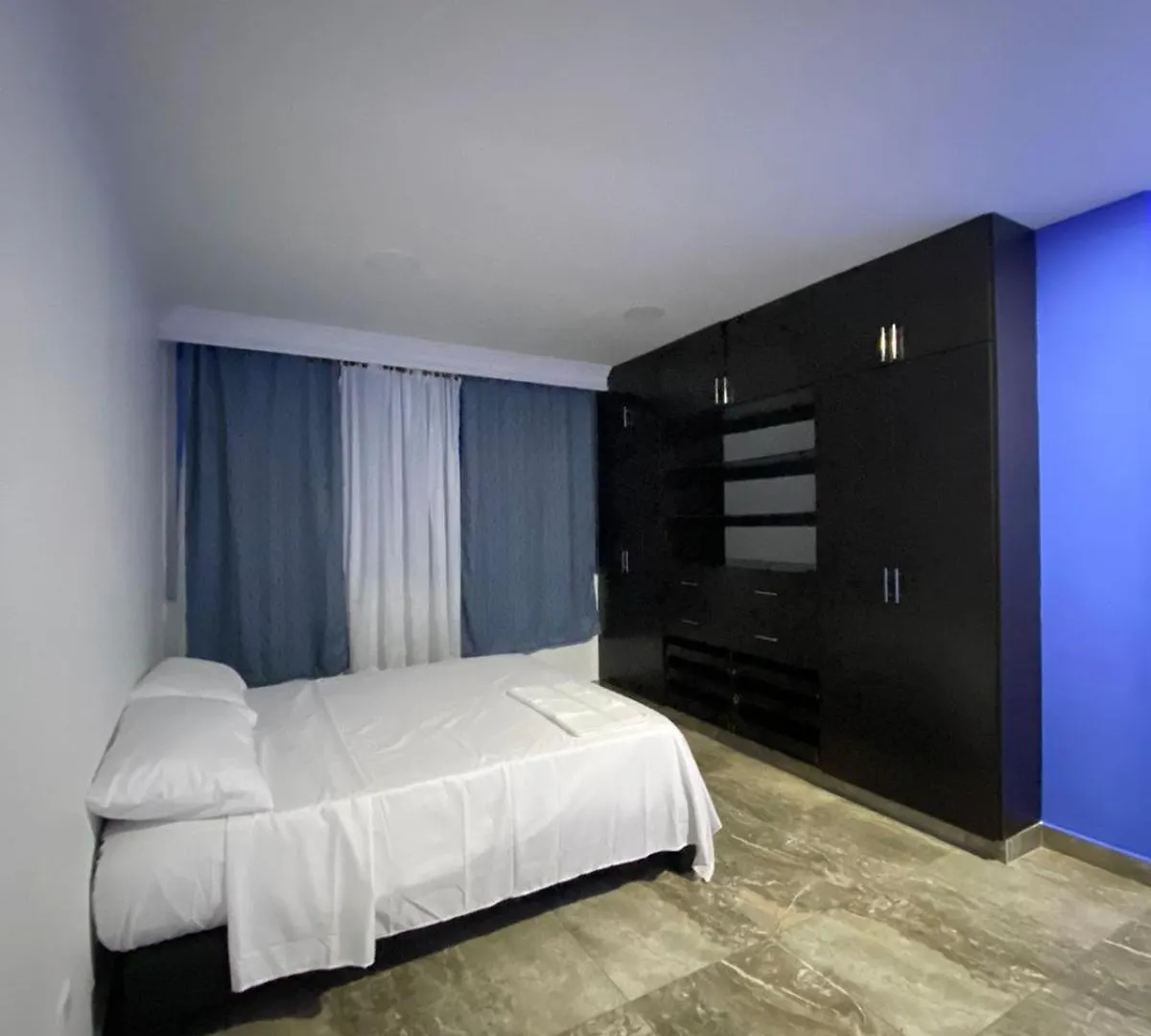 Apartamento Tr - Casa Blanca San Antonio Cali 0*,  Colombia
